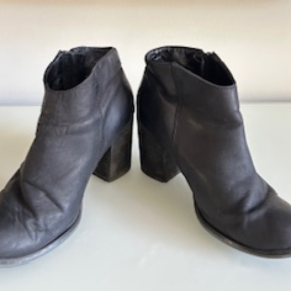 Aldo Black Leather Booties - Size 7 - Picture 3 of 4